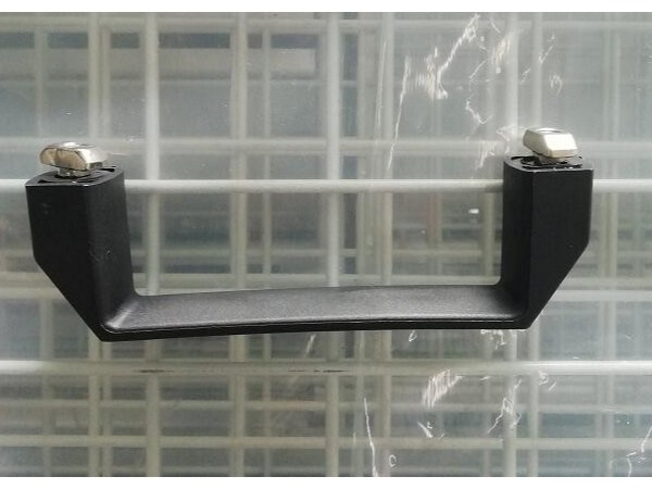 移動(dòng)圍欄上面的把手是如何安裝的？